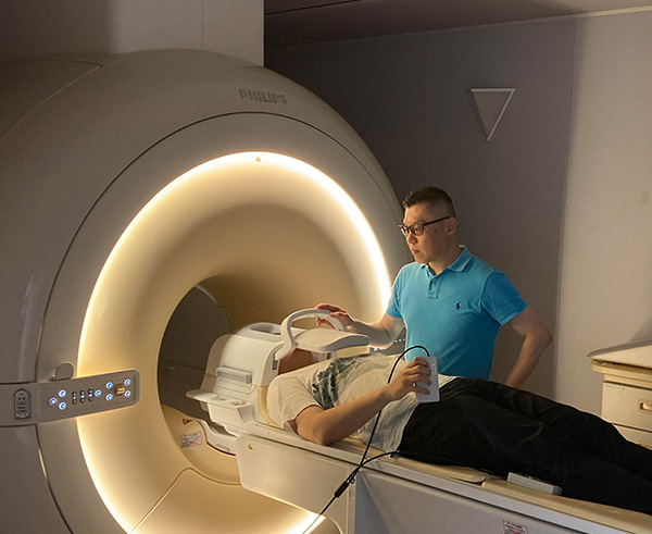 Evaluation of medical imagin based on brain activity measurement using MRI